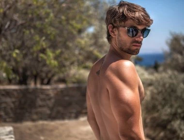 Α.Τότσικας: Διακοπές με την οικογένεια του στην Κύθνο (εικόνες)